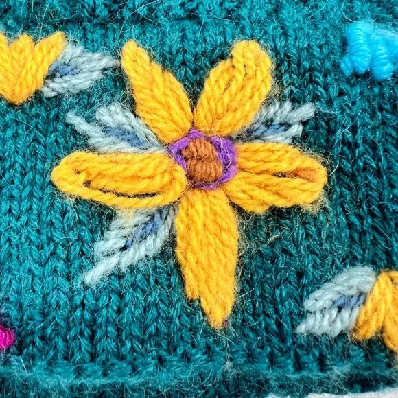 Andes Gifts 95% Alpaca Knit Floral Outdoor Beanie Size OS - Picture 4 of 5